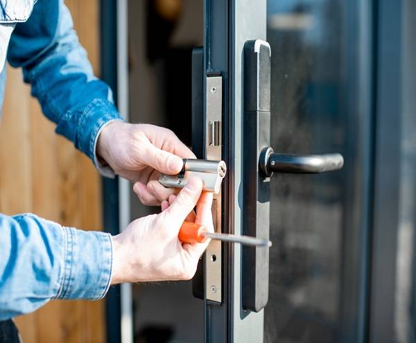 locksmith cardiff